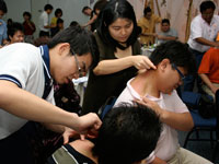 Hands-on practice of guasha technique